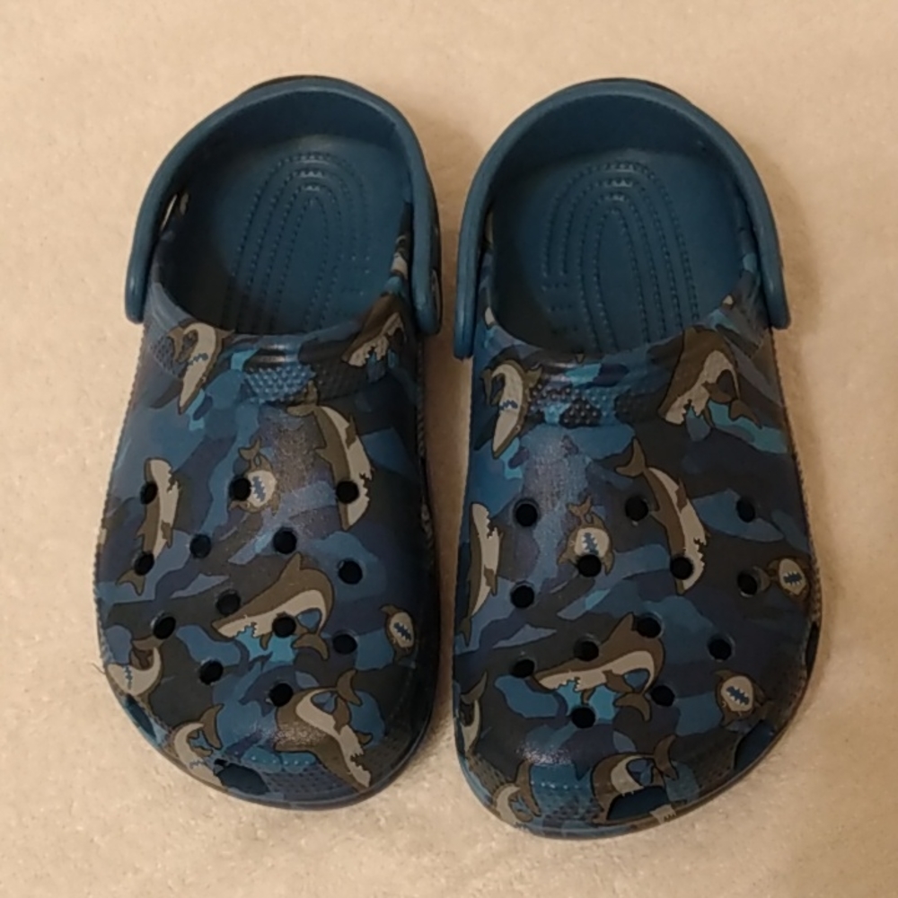 CROCS brand Crocs,sz:3 (little boys)blue& dark blue & gray Sharks